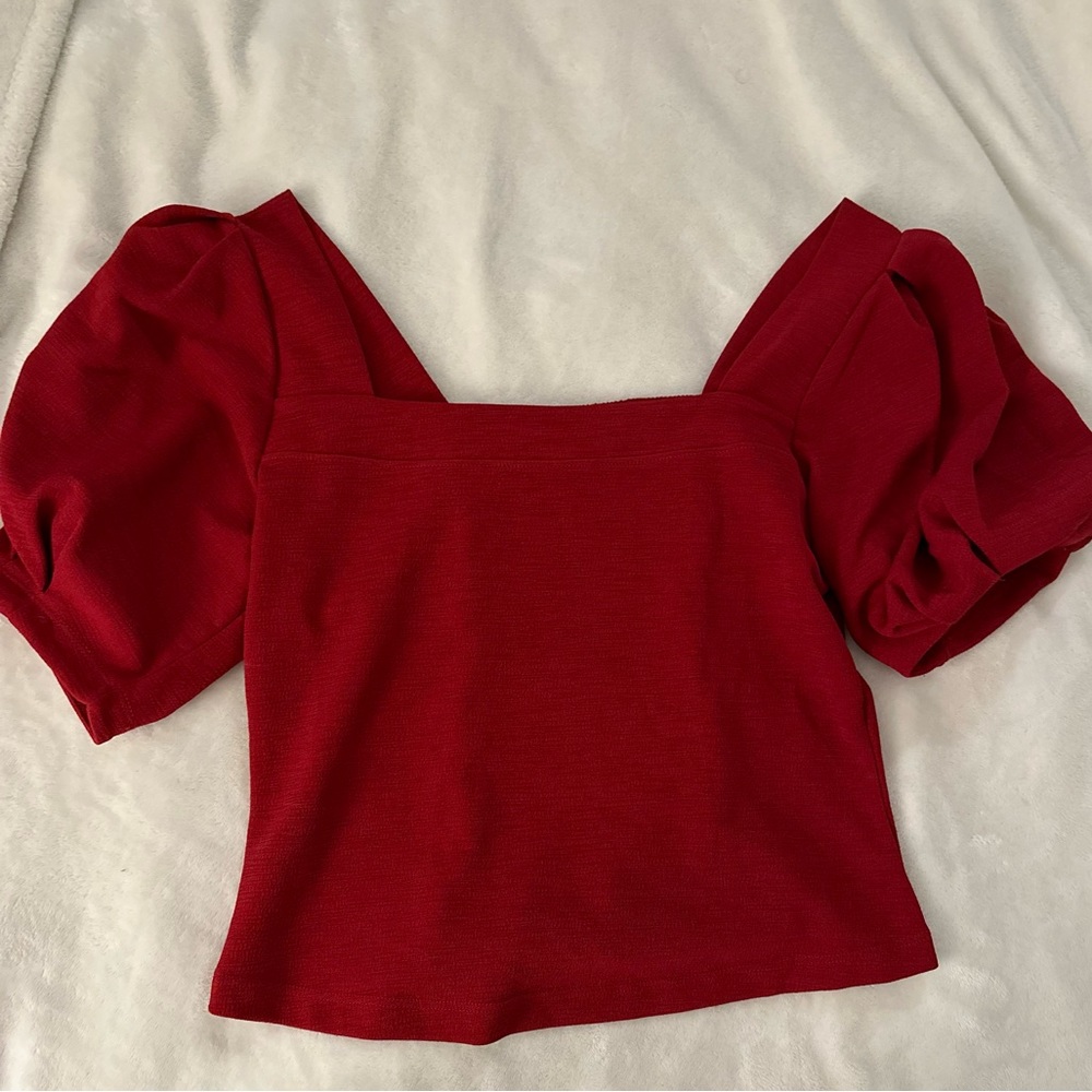 Red puff sleeve crop top!